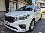 Cần bán Sedona 2019 Dầu, bản full option, màu trắng, gđ sử dụng mới 98%