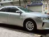 Gia đình bán xe Toyota Camry bản 2.0E đời 2016