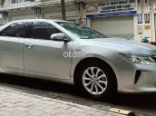 Gia đình bán xe Toyota Camry bản 2.0E đời 2016