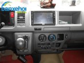 Xe Toyota Hiace  2011