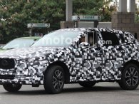 Mazda CX-5 2018 lộ diện trong khi đổ xăng