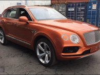 Bentley Bentayga thứ 9 cập cảng Việt Nam với ngoại thất màu cam nổi bật