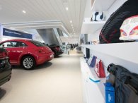 Khách hàng nên thuê xe hay mua xe mới?