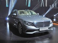 Mercedes-Benz E-Class lắp ráp tại Malaysia rẻ hơn xe nhập khẩu tương đương 240 triệu đồng