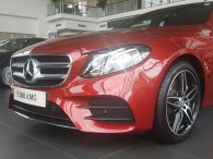 Mercedes-Benz E300 AMG lắp ráp trong nước, giảm giá hơn 300 triệu đồng