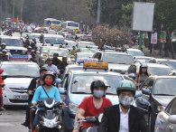 Kinh nghiệm lái ô tô trên đường đông dành cho tài mới