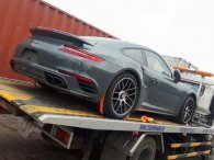 Porsche 911 Turbo S màu xám lông chuột vừa cập cảng Việt Nam