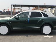 Thêm Bentley Bentayga màu độc vừa cập bến Việt Nam