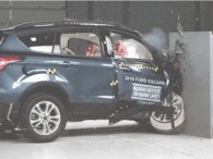 Ford Escape 2018 thể hiện tệ hại trong bài kiểm tra an toàn của IIHS