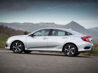 Honda Civic Sedan hé lộ hình ảnh chính thức tại Anh