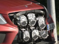 Mercedes-Benz GLE 2019 đang cố che giấu điều gì bằng 6 chiếc logo kỳ lạ?