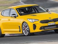 Kia Stinger bị triệu hồi do vấn đề sơn