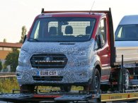 Xe van Ford Transit facelift lộ đầu xe mới