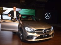 Mercedes-Benz C-Class 2019 nâng cấp mới ra mắt tại Ấn Độ với giá 1,3 tỷ đồng Mercedes-Benz C-Class 2019 nâng cấp mới ra mắt tại Ấn Độ với giá 1,3 tỷ đồng