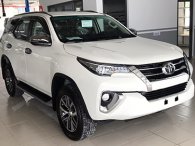 Toyota Fortuner và Honda CR-V vẫn đắt hàng dù bán “bia kèm lạc”