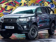 Toyota Hilux Invincible 50 - Bản kỷ niệm đen bóng chỉ có 50 chiếc