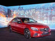 Soi chiếc Mercedes-Benz C300 AMG 2019 vừa trình làng tại Việt Nam Soi chiếc Mercedes-Benz C300 AMG 2019 vừa trình làng tại Việt Nam
