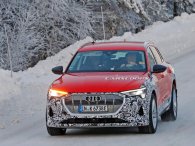 Gần ngày mở bán nhưng vẫn chạy thử, phải chăng Audi E-Tron sắp có phiên bản mới?
