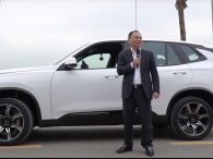 Khẳng định chất lượng, tỷ phú Phạm Nhật Vượng đích thân lái thử xe VinFast đầu tiên xuất xưởng