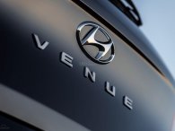 'Em trai' của Kona - Hyundai Venue 2020 lộ đuôi xe trước triển lãm New York 2019