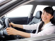 7 mẹo giúp phụ nữ lái xe một mình an toàn