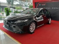 Lộ bảng giá 'lạc' khi mua Toyota Camry 2019
