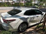 Toyota Camry 2019 chưa đăng kiểm, đi 900km đã rao bán với giá sốc