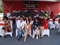 Bộ tứ diễn viên 'Về nhà đi con' hội ngộ tại lễ bàn giao xe VinFast Fadil