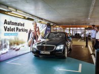 Xe Mercedes-Benz sắp có thêm công nghệ đỗ xe tự động