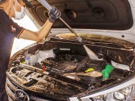 Các cách vệ sinh khoang máy ô tô và lợi ích của mỗi loại