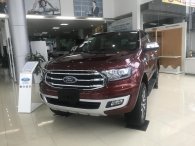 Giá xe Ford Everest tại đại lý giảm mạnh tháng Ngâu