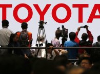 Lợi nhuận xe Toyota quý III tăng nhưng hãng vẫn hạ mức mục tiêu tương lai