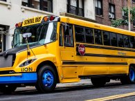 Tại sao xe bus trường học không hề có dây an toàn