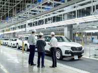 VinFast nhập khẩu xe tay lái nghịch cần được Chính phủ phê duyệt