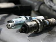 Xe ô tô chạy bị giật là do đâu?