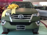 Toyota Fortuner phiên bản Limited - màu xanh ngọc lục với giá lăn bánh 1,1 tỷ đồng