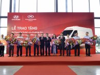 Hyundai tặng 10 xe Solati cho cơ sở y tế tuyến đầu chống dịch Covid-19