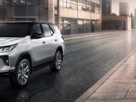 Ảnh chi tiết Toyota Fortuner Legender 2021 hoàn toàn mới vừa mở bán tại Thái Lan