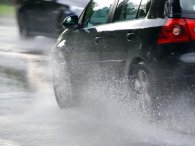 Hiện tượng 'trượt nước': Nỗi ám ảnh thường trực của tài xế khi trời mưa Hiện tượng 'trượt nước': Nỗi ám ảnh thường trực của tài xế khi trời mưa