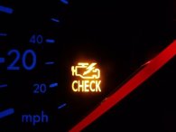 8 nguyên nhân khiến đèn cảnh báo động cơ phát sáng