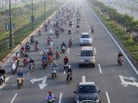 Nhóm vạch phân chia các làn xe chạy cùng chiều