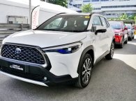 Mua Toyota Corolla Cross: Khách hàng phát bực vì kiểu 'mua bia kèm lạc'