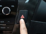 Đèn cảnh báo nguy hiểm: Nhiều tài xế Việt dùng sai trong 'vô thức'