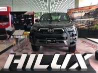 Toyota Hilux Adventure 2020 tại Việt Nam có gì để đấu Ford Ranger Wildtrak?