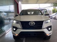 Lộ ảnh Toyota Fortuner 2020 tại đại lý trước ngày ra mắt, đáp trả Kia Sorento