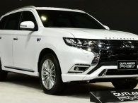 Mitsubishi Outlander 2021 PHEV có giá khởi điểm gần 1,3 tỷ đồng