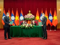 VinFast bắt tay với Phongsubthavy bán xe tại Lào - Bàn đạp để xe Việt chinh phục Đông Nam Á