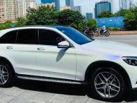 Mercedes-Benz GLC 300 4Matic 2017 rao bán 1,68 tỷ đồng với ODO 10.000 km