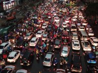 Chạy dừng xe liên tục trong khi lái xe có hại không?