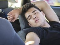 Ngủ trong xe ô tô: Có an toàn hay không?